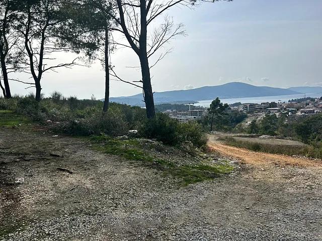 Urbanisiertes Grundstück mit Meerblick in Tivat – Mrčevac, 1602 m² — photo 4